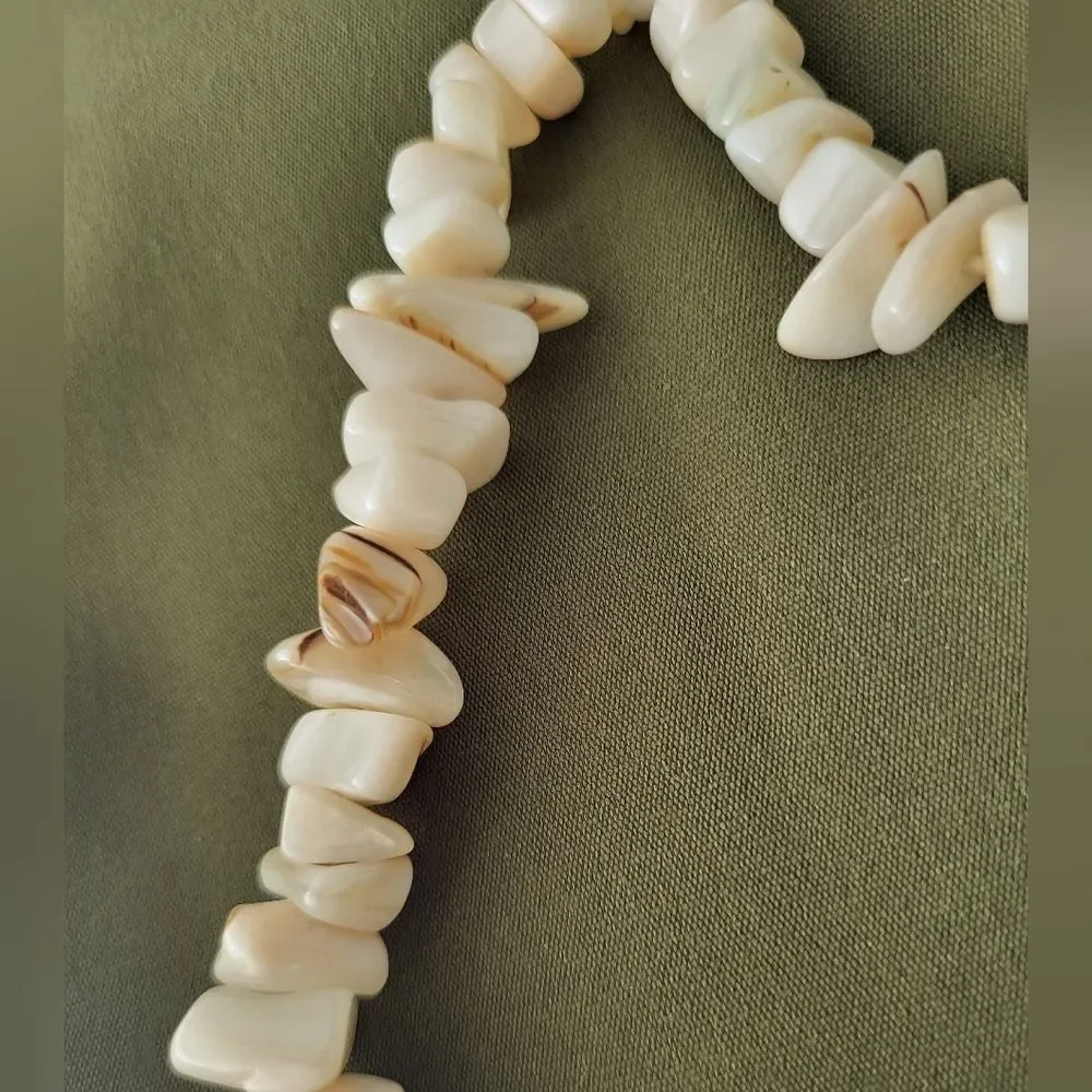 Vintage Cream Shell Chip Necklace & Bracelet Set